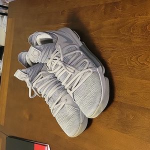 Kevin Durants 10 Wolf Grey